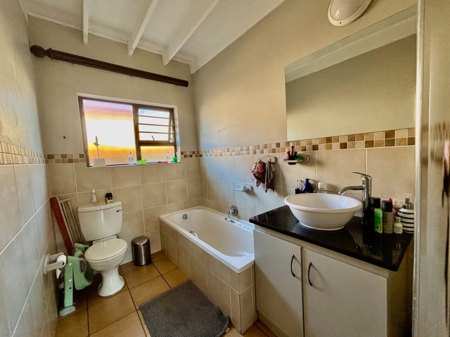 4 Bedroom Property for Sale in Mooivallei Park North West